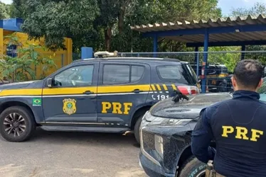 Imagem ilustrativa da imagem PRF recupera veículo roubado e apreende arma de fogo em Linhares
