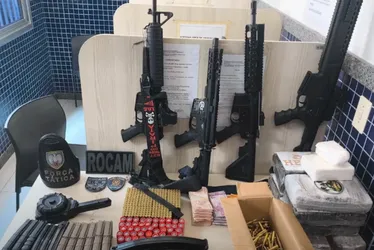 Imagem ilustrativa da imagem Perseguição acaba com apreensão de armamento pesado e drogas em Vila Velha