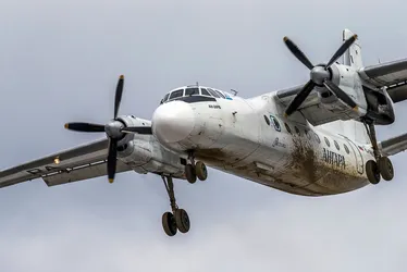Imagem ilustrativa da imagem Queda de avião soviético apelidado de 'trator voador' na Rússia mata 48 pessoas