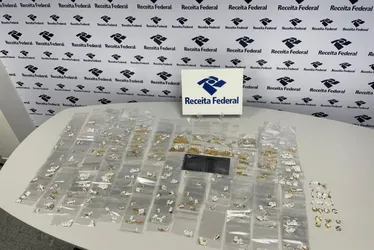 Imagem ilustrativa da imagem Receita Federal retém no Aeroporto do Recife carga de joias avaliadas em R$ 300 mil