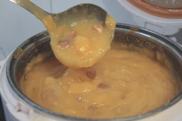 Imagem ilustrativa da imagem Receita de boteco: aprenda a fazer um filé de costela com queijo e creme de aipim