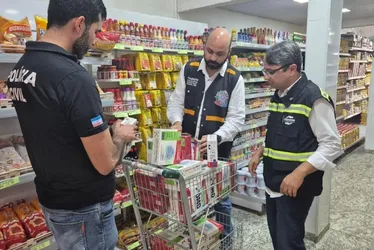 Imagem ilustrativa da imagem Sabão em pó falsificado e carne vencida apreendidos em supermercados de Cariacica