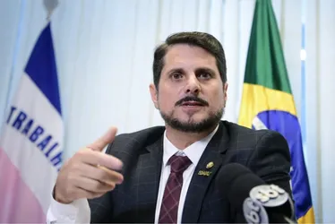 Imagem ilustrativa da imagem Senador do ES Marcos do Val contraria ordem do STF e viaja para os Estados Unidos