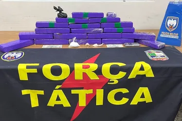 Imagem ilustrativa da imagem Servidor de prefeitura do ES é preso com 12 tabletes de maconha em carro oficial