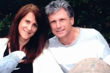 Imagem ilustrativa da imagem Suspeito de assassinar executiva do 'American Idol' e marido é preso em Los Angeles