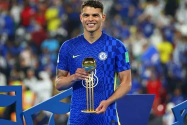 Imagem ilustrativa da imagem Thiago Silva mantém legado no Chelsea com idolatria e filhos no clube