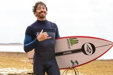 Imagem ilustrativa da imagem Yago Dora vai às quartas e assume a liderança do Mundial de surfe