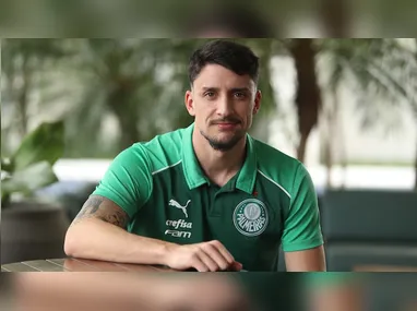 Imagem ilustrativa da imagem Palmeiras afasta investidas estrangeiras e estende contrato de Piquerez até 2030