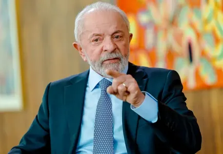 
          Imagem ilustrativa da imagem Lula diz que ministros do STF foram atingidos por medida arbitrária dos EUA
          