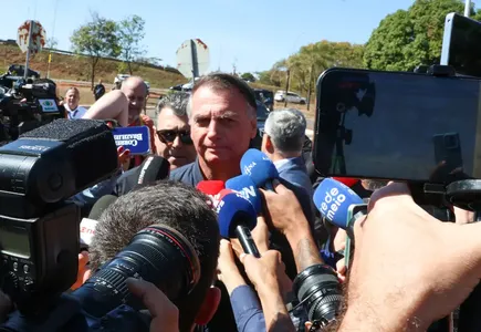 
          Imagem ilustrativa da imagem Maioria da 1ª Turma do STF vota por manter cautelares contra Bolsonaro
          