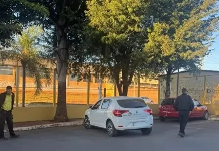 
          Imagem ilustrativa da imagem Mulher vai dirigindo até unidade do Detran no DF para tirar CNH e é multada
          