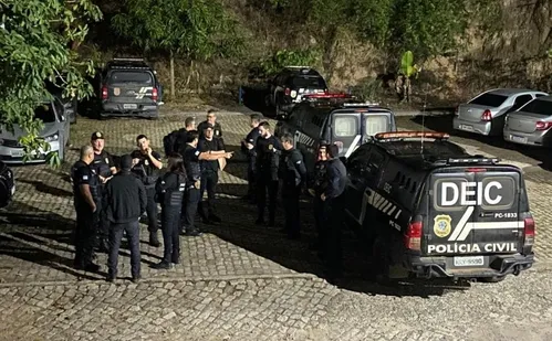 
          Imagem ilustrativa da imagem 11 pessoas são presas em operação contra o tráfico de drogas no ES
          