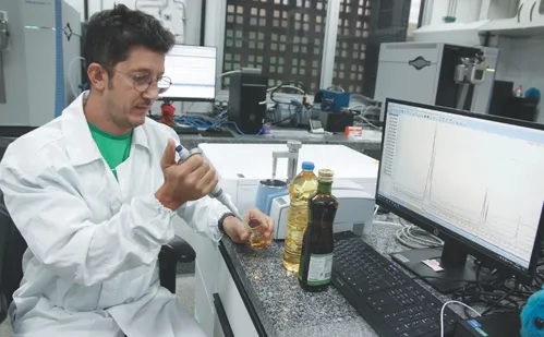 
          Imagem ilustrativa da imagem 20 marcas de azeite já foram proibidas este ano
          