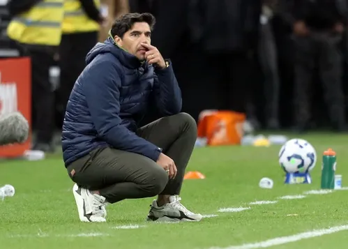 
          Imagem ilustrativa da imagem Abel se chateia com arbitragem e reclama do VAR de Corinthians x Palmeiras: ‘Estou desiludido’
          