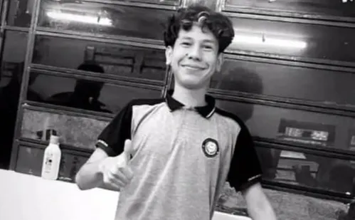 
          Imagem ilustrativa da imagem Adolescente morre após ser espancado em Manaus; há suspeita de homofobia
          