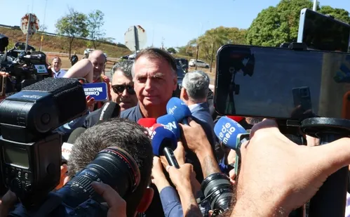 
          Imagem ilustrativa da imagem Defesa diz que Bolsonaro não descumpriu ordens de Moraes
          