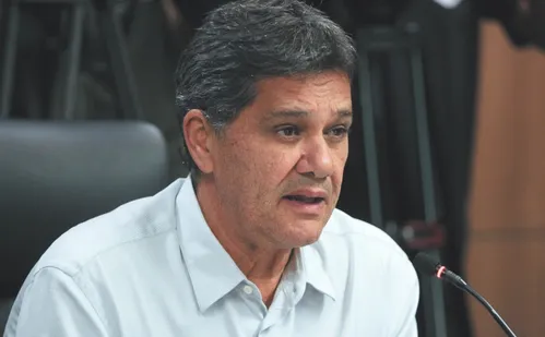 
          Imagem ilustrativa da imagem Alívio e cautela: como as autoridades do ES reagiram ao "tarifaço de Trump"
          