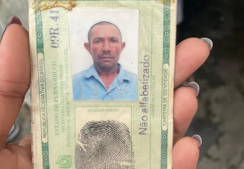 
          Imagem ilustrativa da imagem Aposentado morre baleado ao tentar defender a filha de agressão de um agiota
          