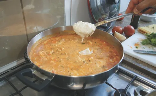 
          Imagem ilustrativa da imagem Aprenda a fazer uma Lasanha de Camarão que não precisa ir ao forno
          