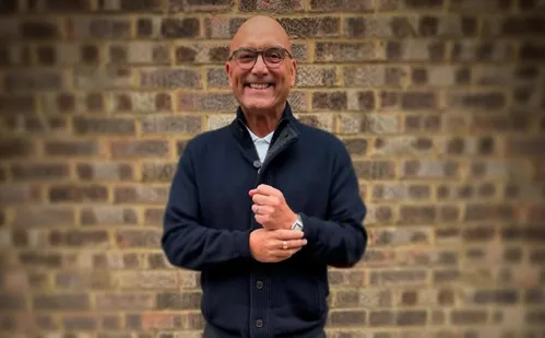 
          Imagem ilustrativa da imagem Apresentador de reality se pronuncia após mais de 80 acusações de abuso: 'lamento'
          