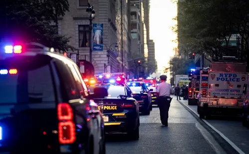 
          Imagem ilustrativa da imagem Atirador invade prédio comercial e mata 4 pessoas em Nova York
          
