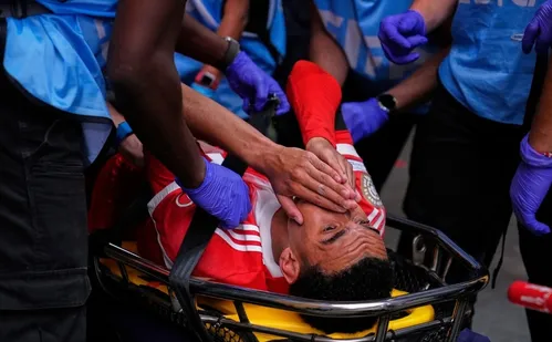 
          Imagem ilustrativa da imagem Bayern confirma lesões múltiplas, e Musiala será submetido a cirurgia
          