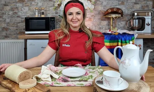 
          Imagem ilustrativa da imagem Bolo de rolo, memória e sabor: a pernambucana que conquistou Londres
          