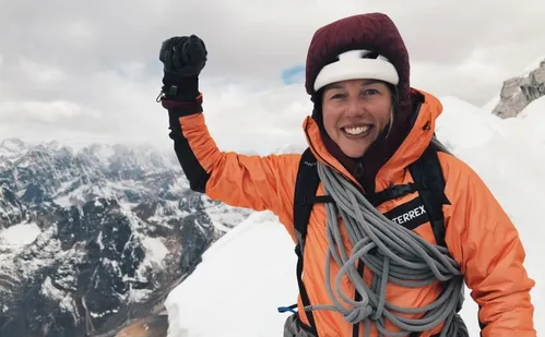 
          Imagem ilustrativa da imagem Campeã olímpica e mundial morre aos 31 anos após acidente em montanha
          