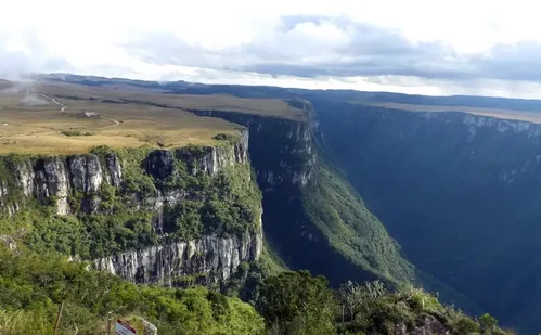 
          Imagem ilustrativa da imagem Cânion Fortaleza: como é o parque no RS onde menina de 11 anos caiu e morreu
          