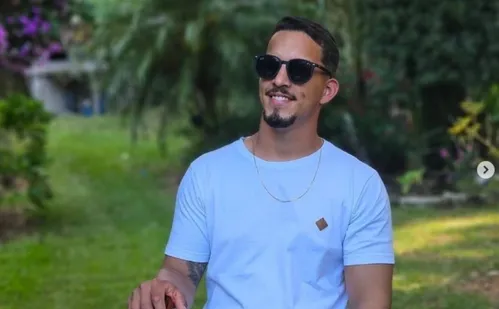 
          Imagem ilustrativa da imagem Cantor sofre acidente após colidir em vaca no Sul do ES
          