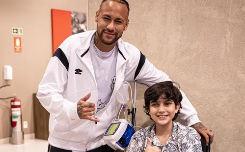 
          Imagem ilustrativa da imagem Capixaba com síndrome rara recebe camisa autografada de Neymar
          