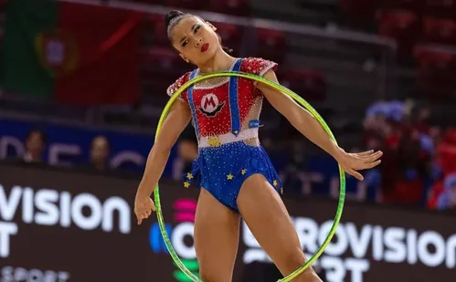 
          Imagem ilustrativa da imagem Capixaba surge como novo talento da ginástica rítimica
          