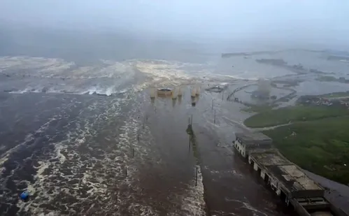 
          Imagem ilustrativa da imagem Capixabas relatam medo  com alerta de tsunami no Japão
          