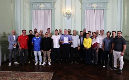 
          Imagem ilustrativa da imagem Casagrande sanciona lei que vai repassar recursos para times do futebol capixaba
          