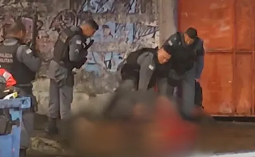 
          Imagem ilustrativa da imagem Chacina na Serra: três pessoas morrem após ataque em praça
          