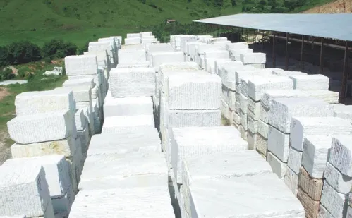 
          Imagem ilustrativa da imagem Com menos exportação, indústrias preveem falta de lugar para estocar mármore
          