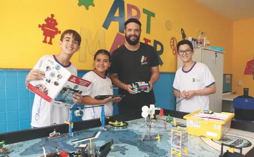 
          Imagem ilustrativa da imagem Com robótica e salas maker, escolas de Vitória tornam aulas mais práticas
          