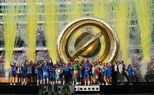 
          Imagem ilustrativa da imagem Como o Chelsea traçou estratégia para rejuvenescer elenco e voltar ao topo do mundo
          