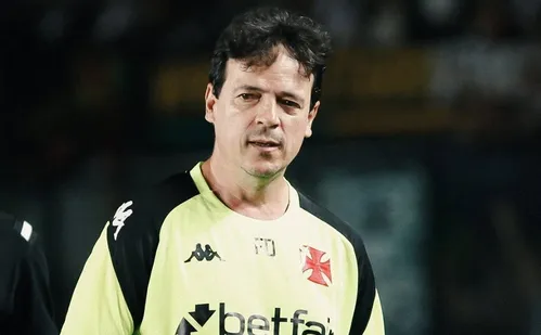 
          Imagem ilustrativa da imagem Diniz segue seu inferno astral e vê Vasco acertar menos de um passe por minuto
          