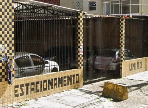 
          Imagem ilustrativa da imagem Dono de estacionamento é esfaqueado no escritório e socorro leva mais de 3 horas
          