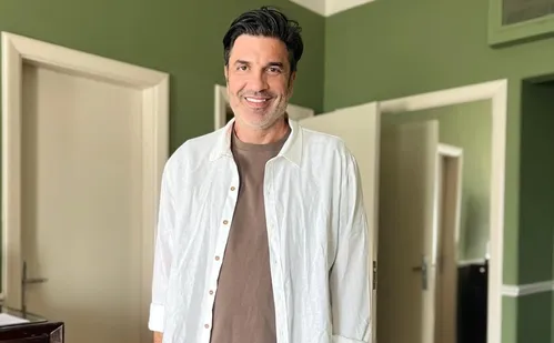 
          Imagem ilustrativa da imagem Edu Guedes recebe alta da UTI: 'Força e resiliência'; veja comunicado
          