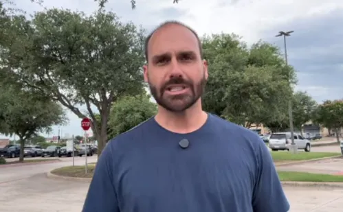 
          Imagem ilustrativa da imagem Eduardo Bolsonaro diz que não renunciará ao mandato de deputado
          