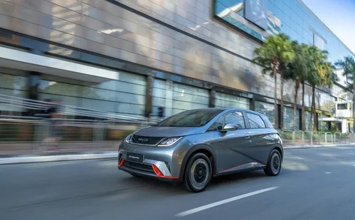 
          Imagem ilustrativa da imagem Elétrico que mudou o mercado completa dois anos no Brasil
          