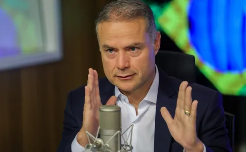 
          Imagem ilustrativa da imagem Entenda plano do governo para acabar com autoescola obrigatória e baratear CNH
          