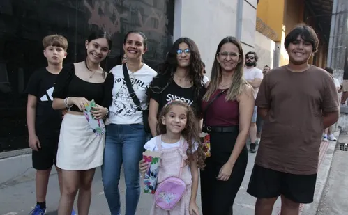 
          Imagem ilustrativa da imagem Fila e encanto em visita a navio no último dia de férias
          