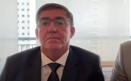 
          Imagem ilustrativa da imagem General diz que se reuniu com Bolsonaro para 'acalmá-lo' e nega golpe
          