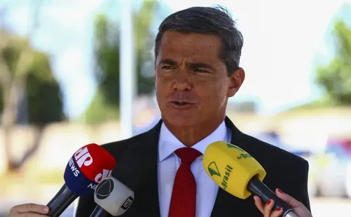 
          Imagem ilustrativa da imagem General diz ter visitado acampamento e admite plano para matar autoridades
          