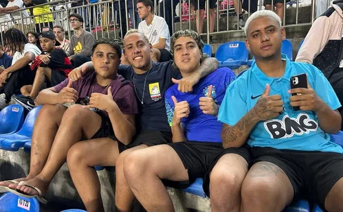 
          Imagem ilustrativa da imagem Gol, assistência e belo chapéu: Neymar dá show em Cariacica
          