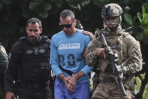 
          Imagem ilustrativa da imagem Gravações mostram ‘racha’ no PCC; integrantes acusam Marcola de traição
          