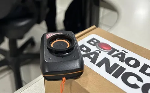 
          Imagem ilustrativa da imagem Homem é preso em Vitória após irmã acionar Botão do Pânico
          